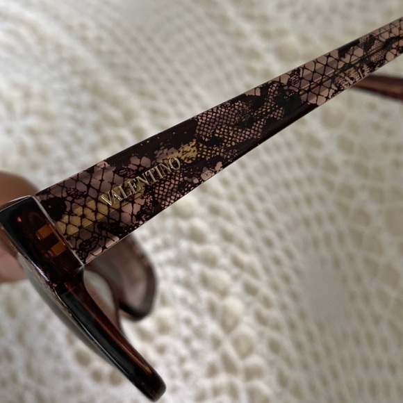 VALENTINO SUNGLASSES - Picture 8 of 8